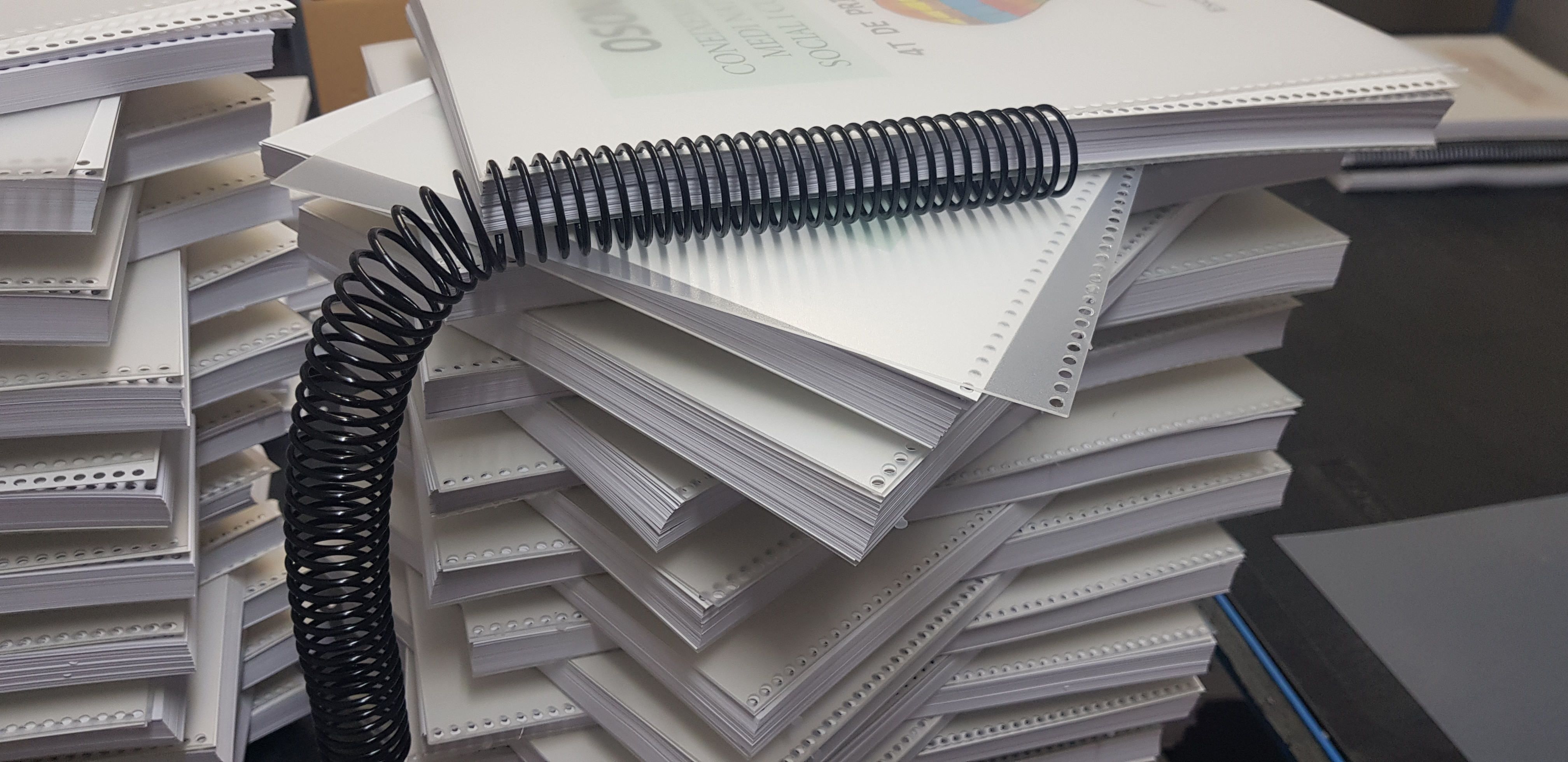 encuadernado-espiral-printcolor-cuadernos-manuales